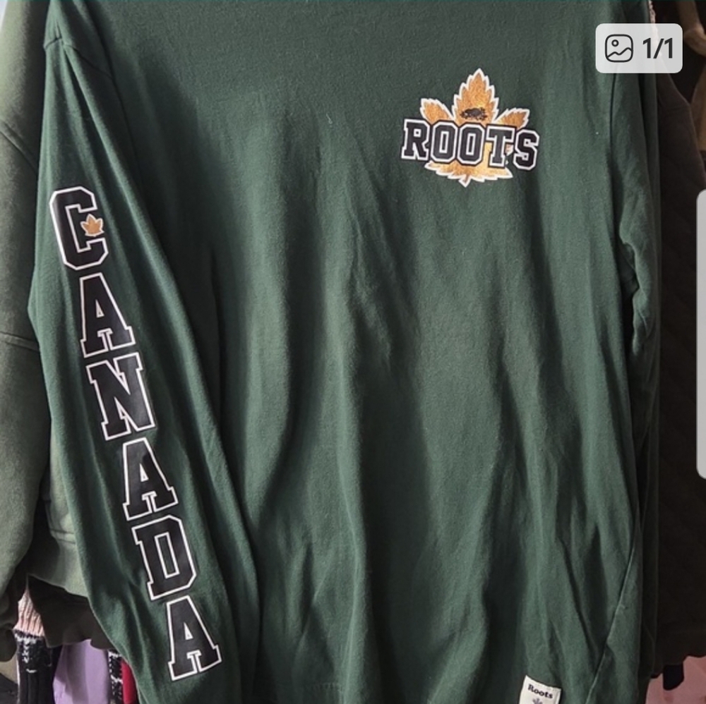 🍁🌺🌹Roots 'Canada' long sleeved shirt with maple leaf logo